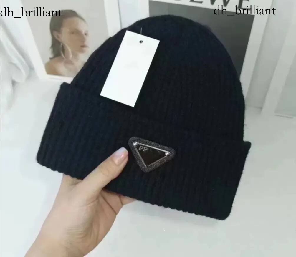 Winter knitted beanie designer outdoor womens Knitted hat craft cap classic bonnet travel skiing Jacquard Warm Outdoor Leisure Skull Caps High qu