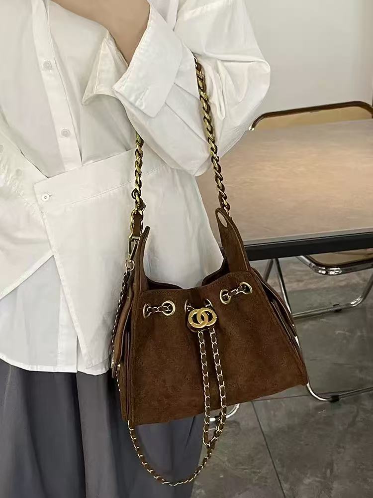 Sac de designer de luxe de haute qualité 2026 Femmes Viral Quilted Chaîne Seau Sac Grande Capacité Épaule Aisselles Moto Style Bourse Tendance To