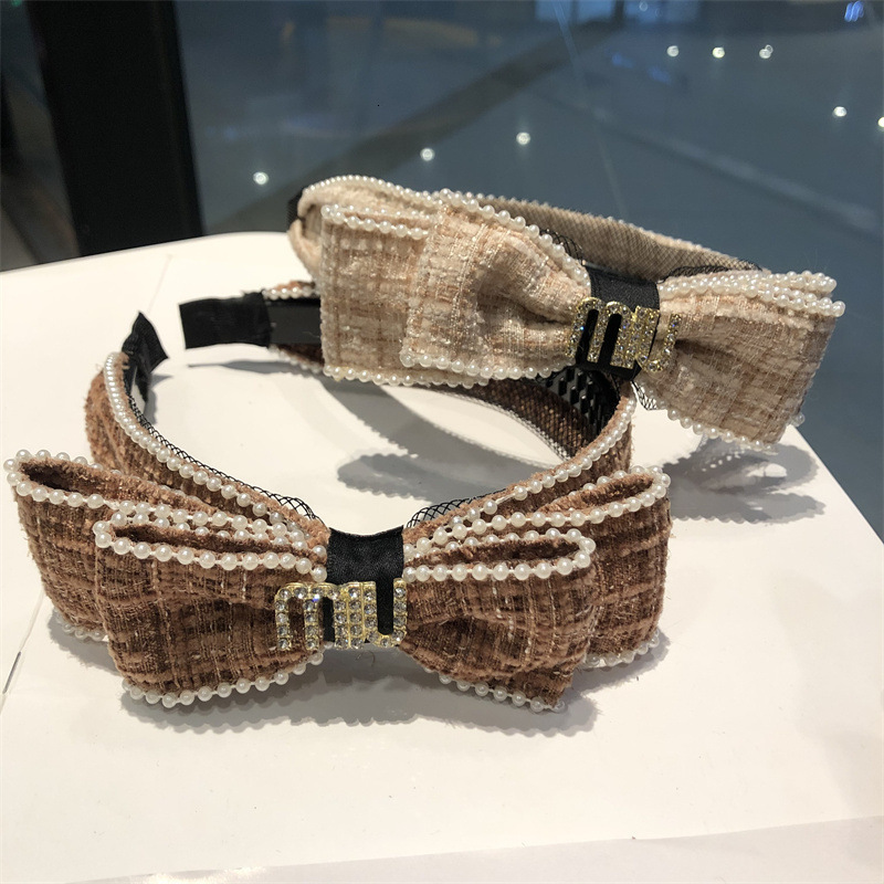 Designer Elegant Pearl Embellished Bow Headband Retro French Style Wide Headband Suitable Diamond Letters Hair Accessories For Women High Quality Ha