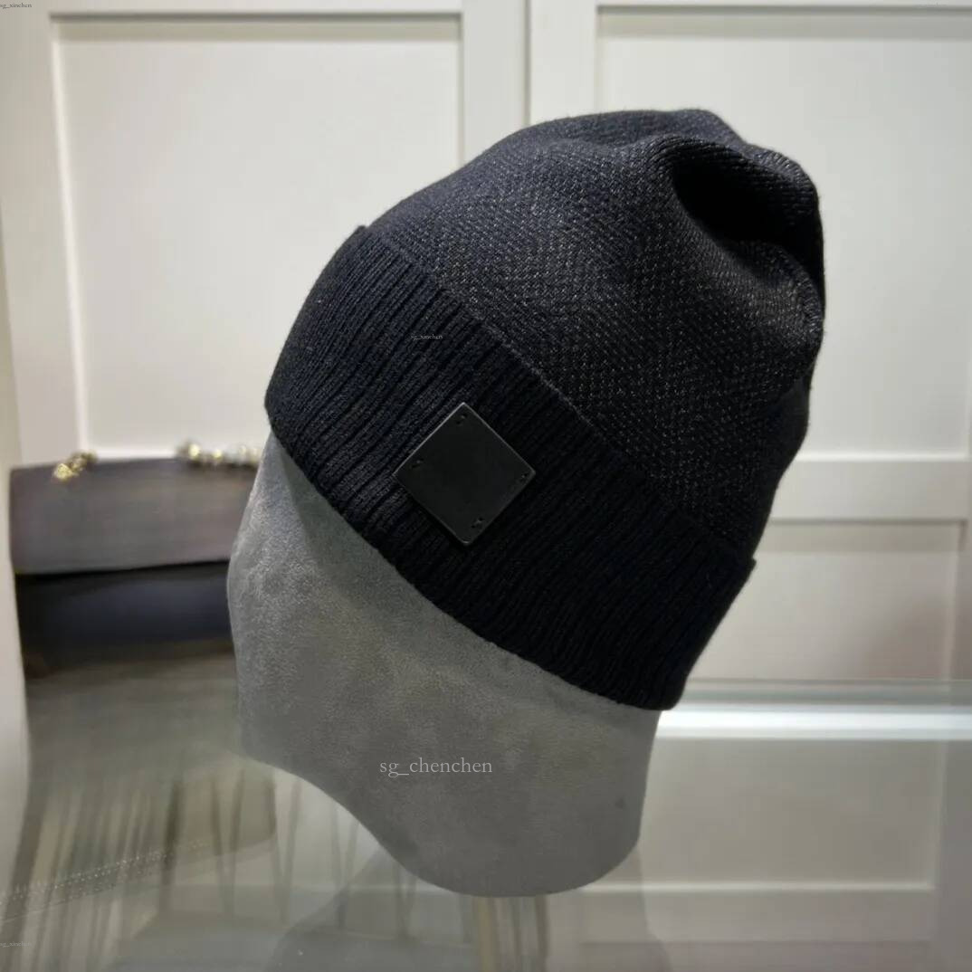 Autumn Winter Sports Style Designer Beanie Hat Men's And Women's Cap Outdoor Vacation Checker Metal Letter Printing