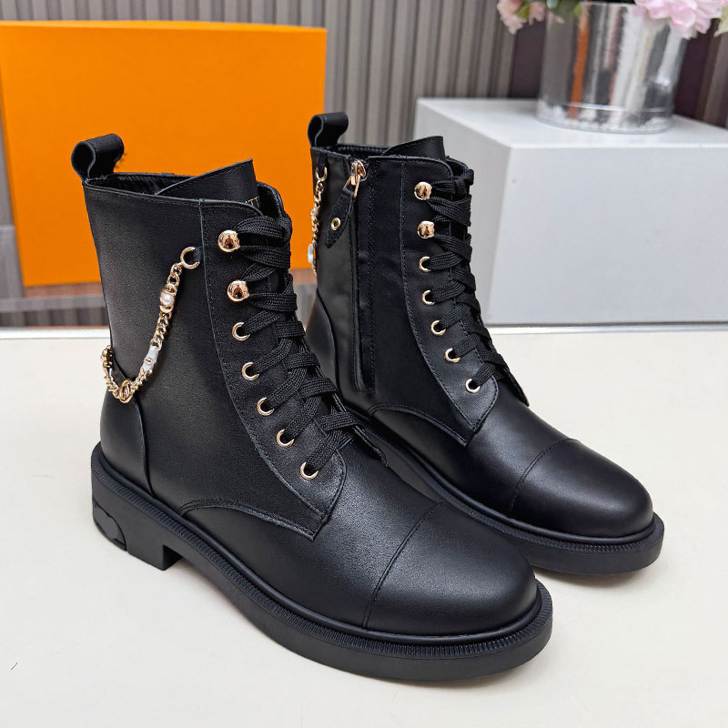 Ladies Citizen Flat Ranger Womens Black Martens Boots Designer Chain Decoration Ankle Boot Sheepskin Lining High Quality Leather Boots Rubber Outsol