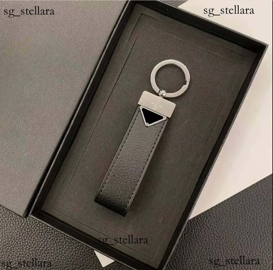 2025 Designer unisexe noir chaîne accessoires p porte-clés lettre modèle de luxe voiture porte-clés bijoux cadeaux lanières pour sac clé 01 chaud