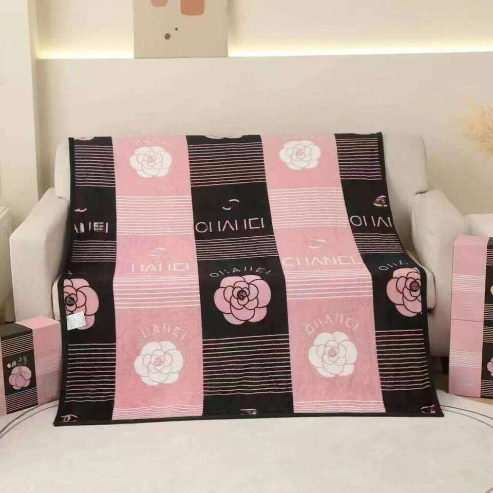 2026 New Luxury Designer Light Luxury Designer Blanket Flannel Throw For Sofa Car Travel Bedding With Gift Box Free Shipping y