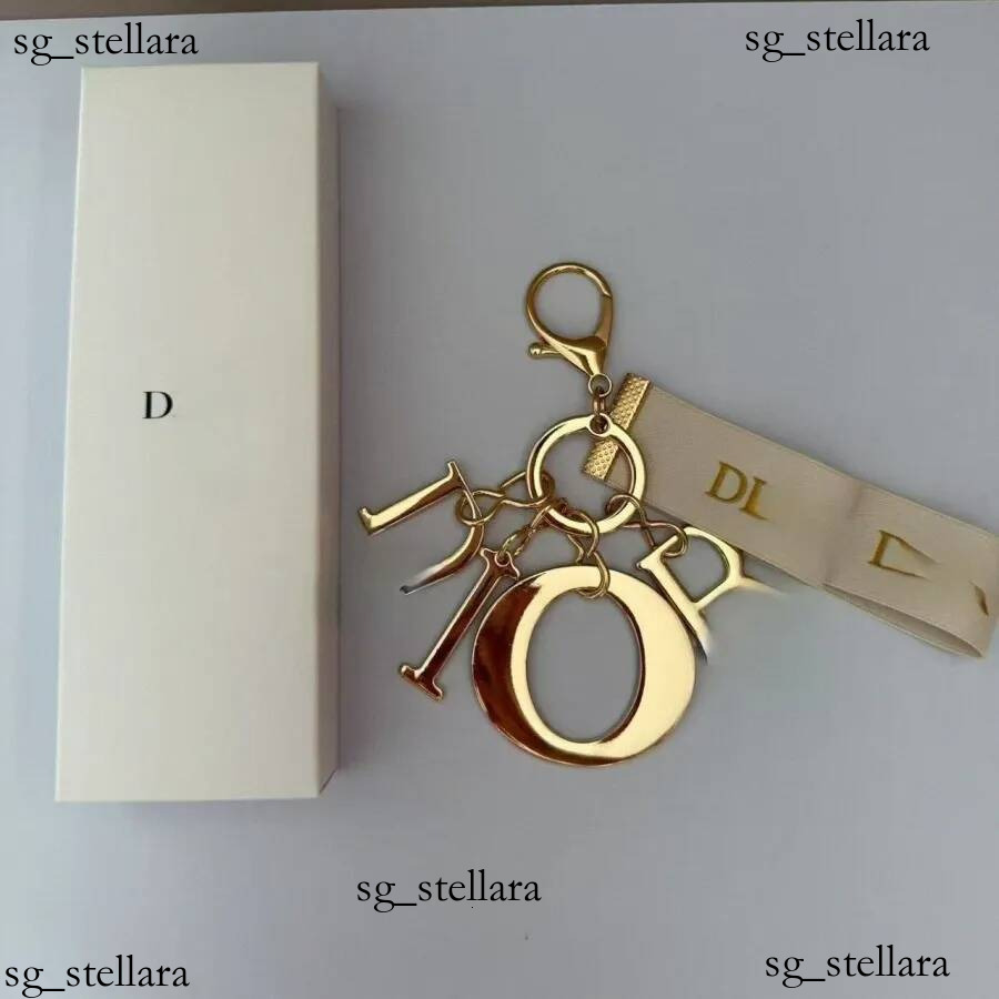 Pendentif perlé lettre perle breloques de créateur diamant sac de voiture suspendu porte-clés de voiture cadeau porte-clés ornement accessoires c