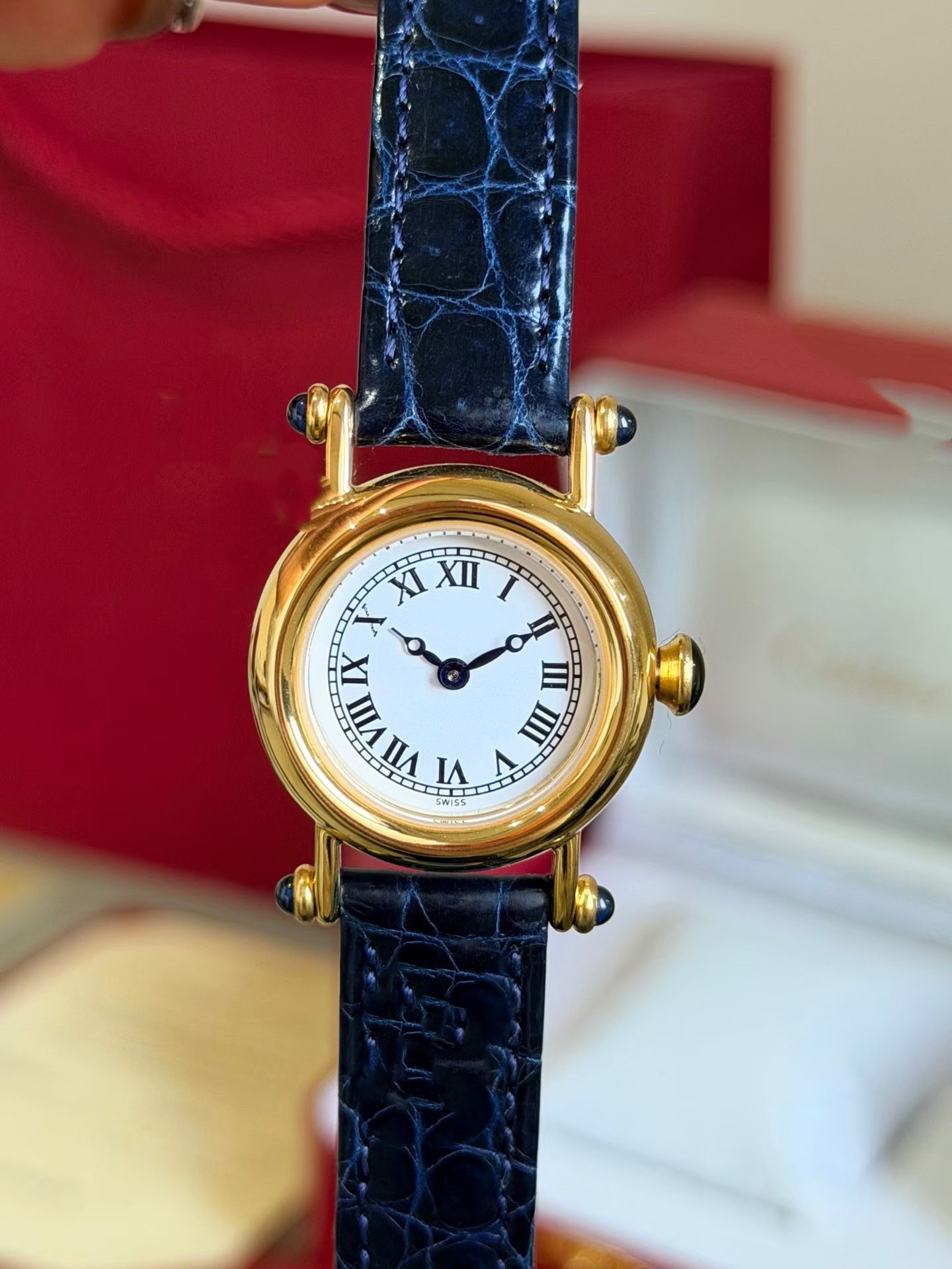 Vintage Women Quartz Watch Round Gold Numeral Dark Blue Dial Crocodile Texture Leather Strap Elegant Retro Ladies Wristwatch Fashion Dress Watch Gif