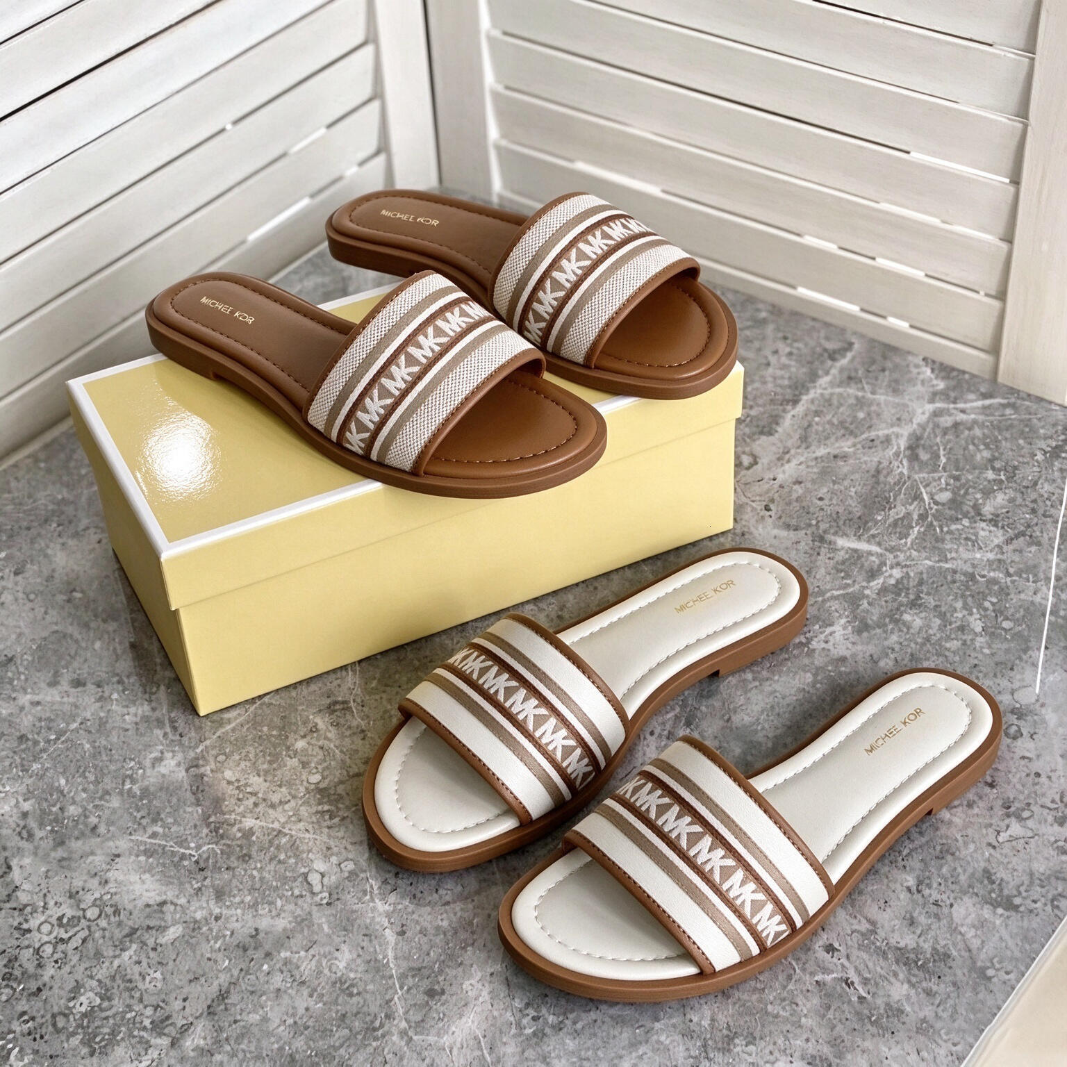 Summer Beach pool open toe sandal Metal MK womens 2026 Fashion slippers Designer thong womans luxurys Classis Flat shoe Sexy mk slide casual Mule Fl