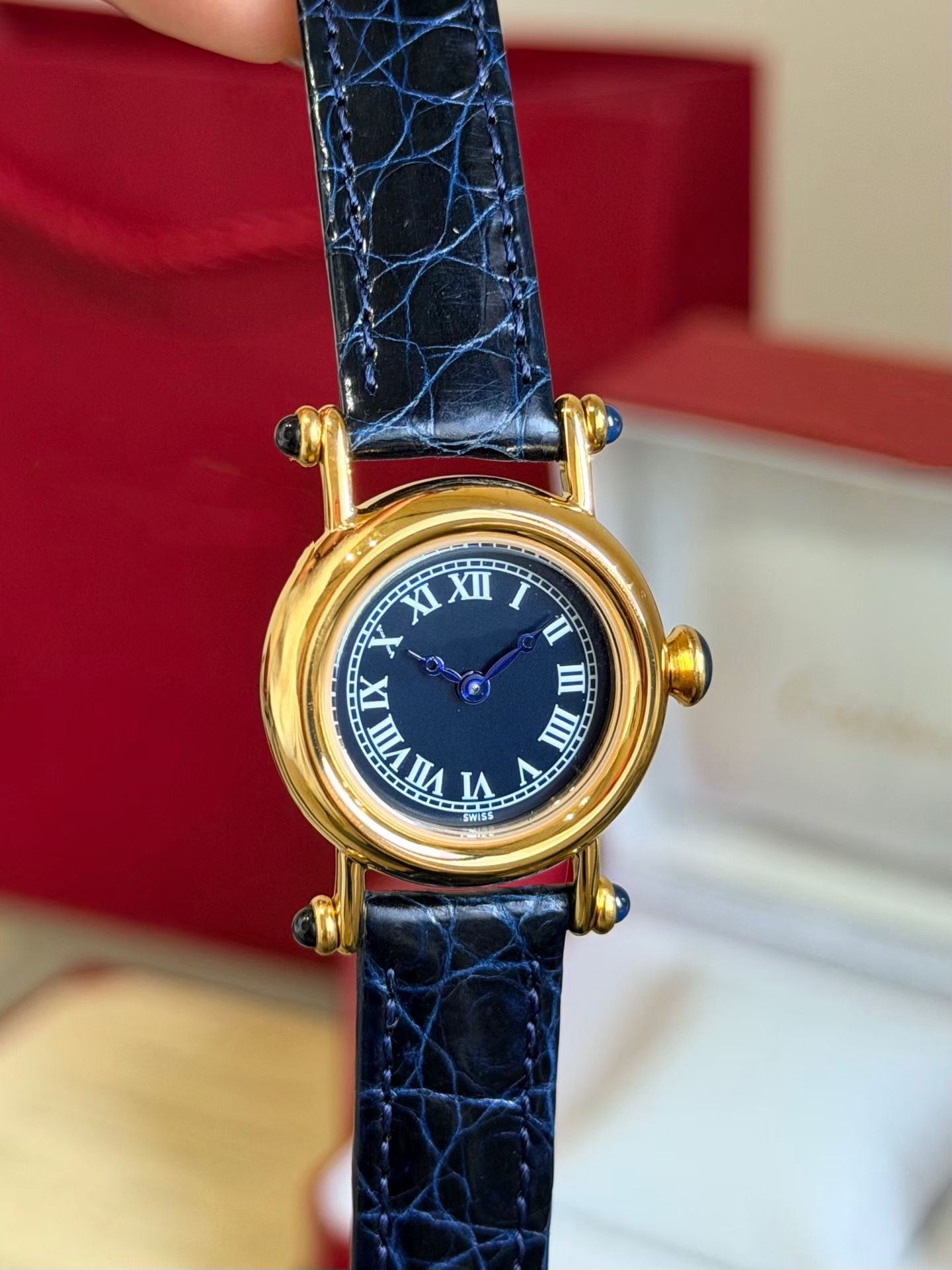 Vintage Women Quartz Watch Round Gold Numeral Dark Blue Dial Crocodile Texture Leather Strap Elegant Retro Ladies Wristwatch Fashion Dress Watch Gif