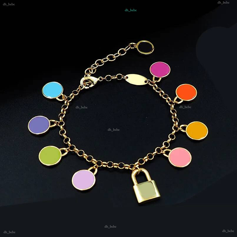 2026Luxury 6 pendentifs de créateurs 1 hommes femmes 7 bracelets livrés avec un coffret cadeauAAAAA+