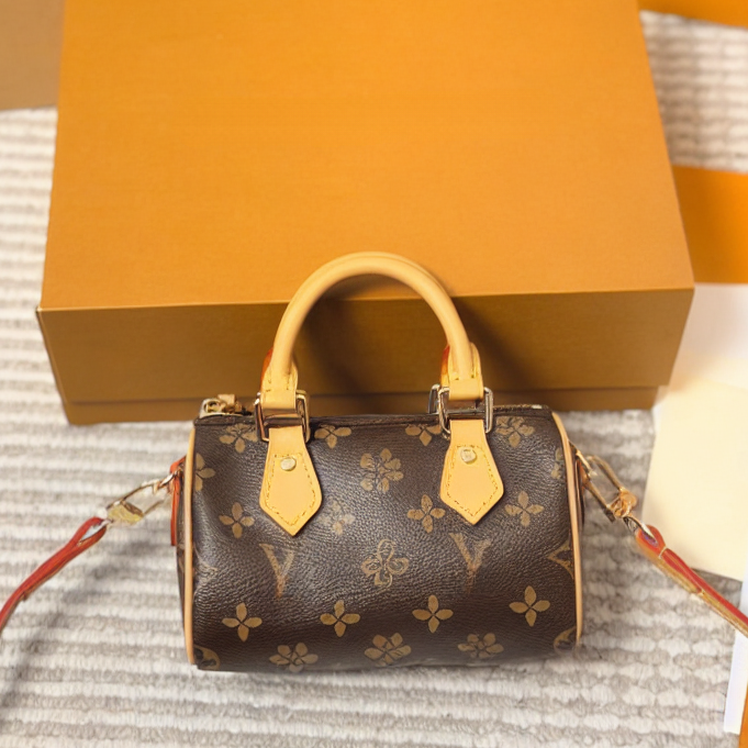 Designer Mini Bag Nano Pillow Bag Women Classic Timeless Elegant Understated Spacious Shoulder Crossbody Top Handle Practical Luxury Handbag Everyda