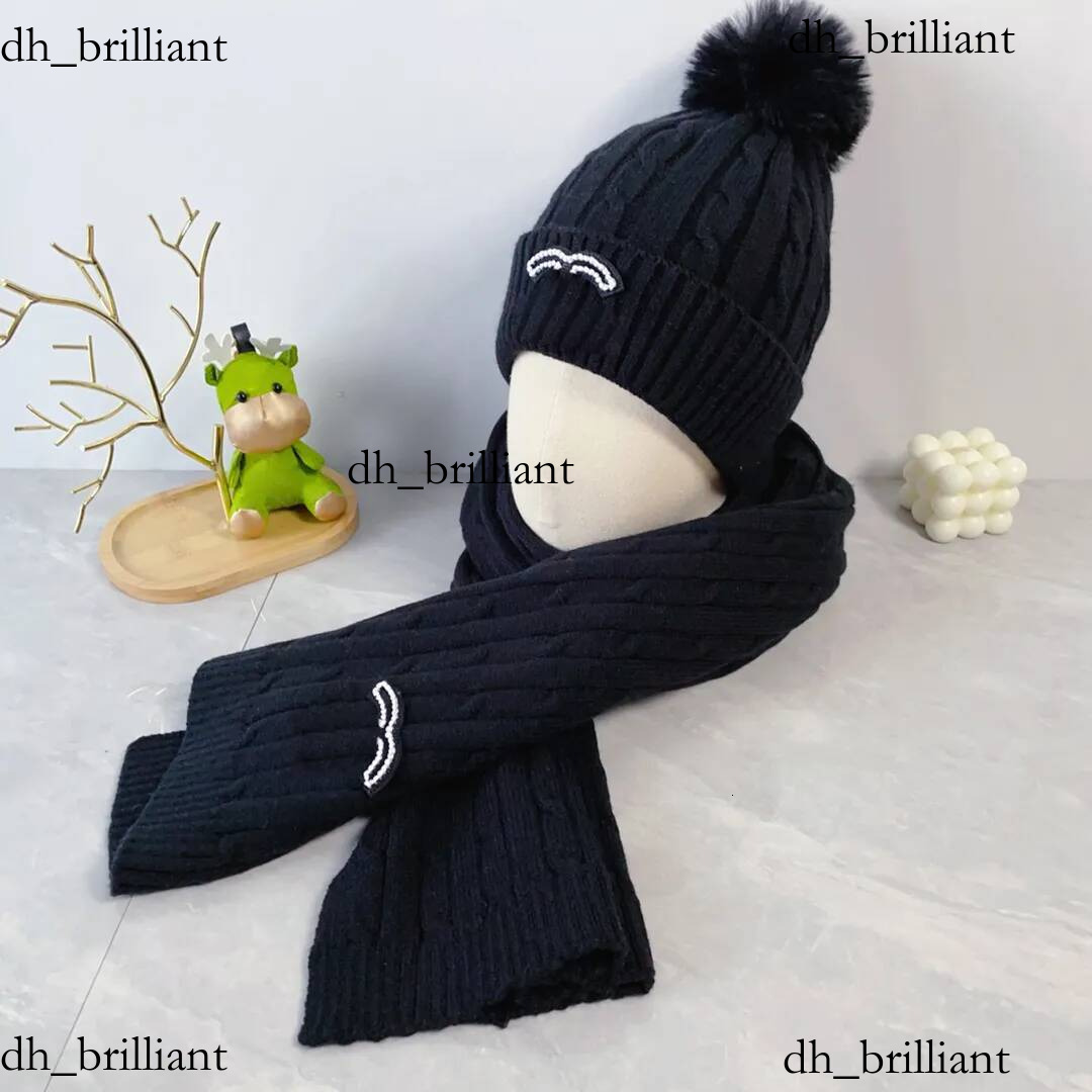 Designer Winter Wool With Scarf 2pcs Beanie Womens Knitted Luxury Outdoor Skull Cap High Quality Warm Hat Ski Hats CRD2510163 Hot
