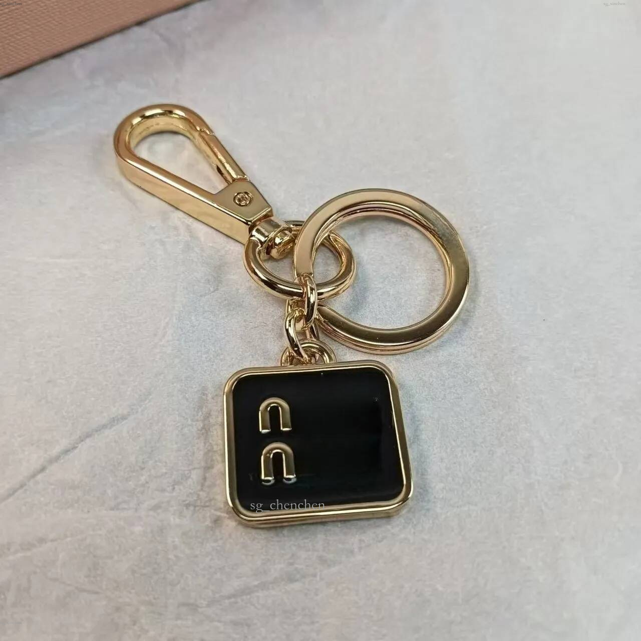 Porte-clés de styliste en métal, chaîne de portefeuille, sac suspendu pour femmes et hommes amoureux, porte-monnaie de styliste, pendentif en all