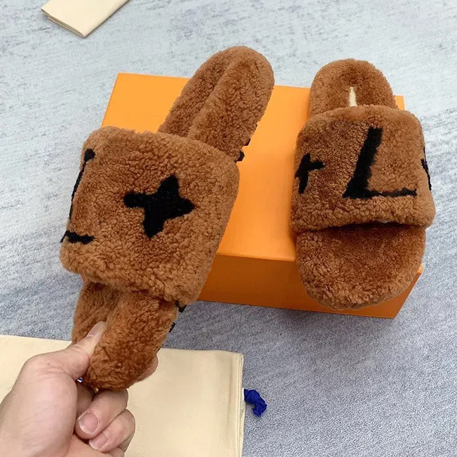 Designer Wool Slippers Slides Ladies Luxury Winter Fur Fluffy Furry Warm Letters Sandals Flat Fashion Womens Sliders Comfortable Fuzzy Girl Flip Flo