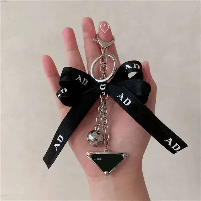 Porte-clés Designer Hommes Voiture Porte-clés Voitures Porte-clés Femmes Amant Couple À La Main Mousqueton Porte-clés Sacs Pendentif Lanières Pou