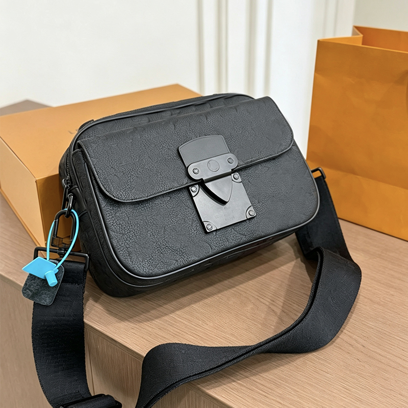 Men Black Leather designer Messenger Bag embroidery Wide Strap shoulder bags Matte Black Metal Lock Flap Crossbody Bag press flower Unisex Casual Co