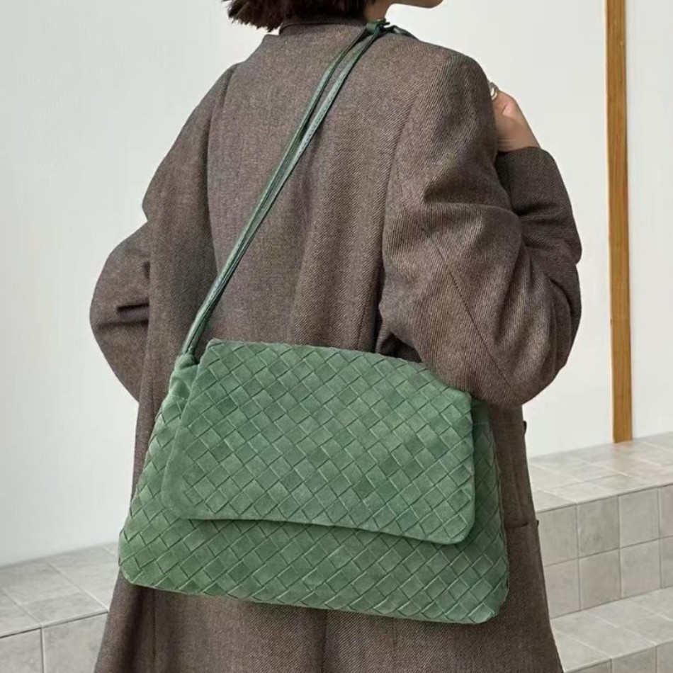 Suede designer Woven tote bag Clutch shoulder bag Luxurious wallet phone bag Large-capacity Cowhide leather Winter Knitted Classic handbag Underarm