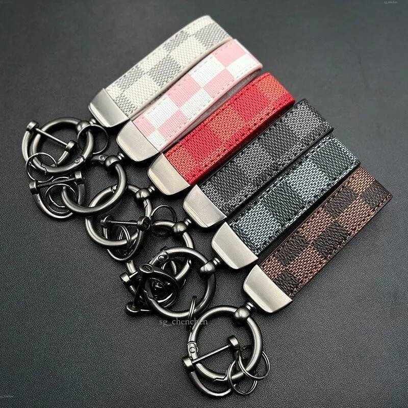 Designer Fashion PU Leather Keychain Classic Pattern Bag Charm Metal Car Key Ring Stylish Accessory for Men and Women