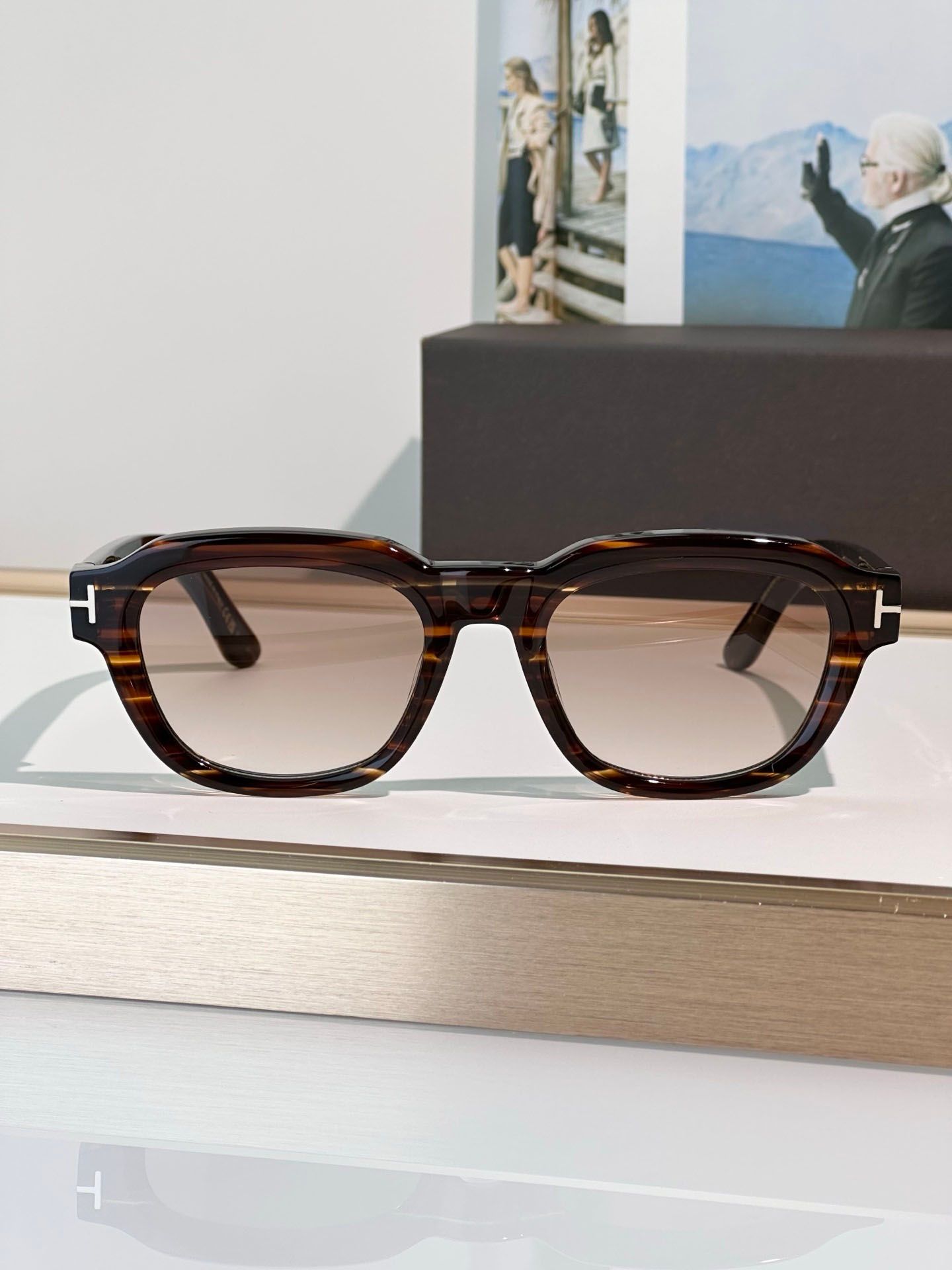 Luxury Designers Womens Sunglasses For Women Men Sun Glasses Mens 1226 Designer Fashion Style Protects Eyes Random Box