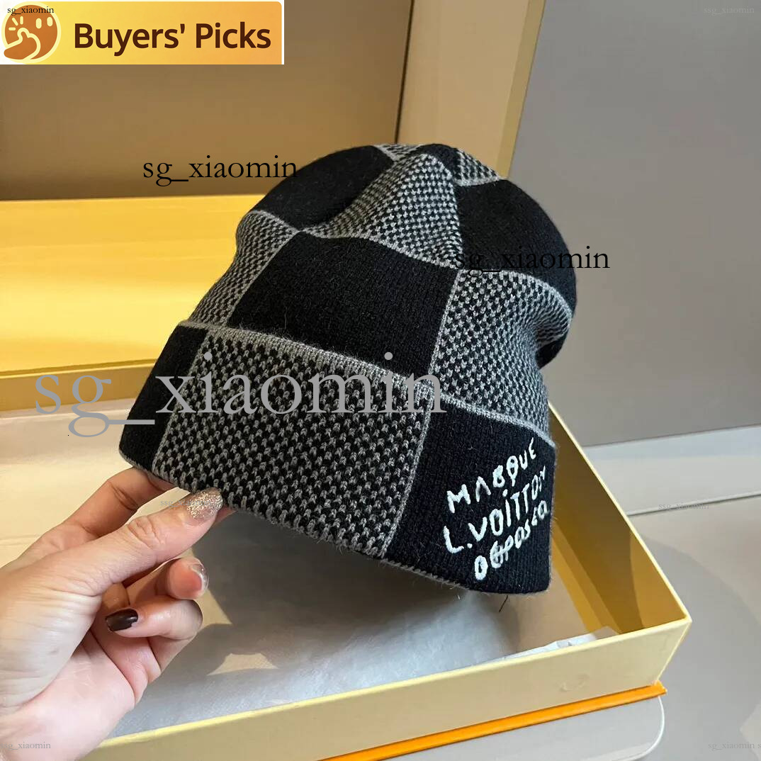 2026Fashion women's beanie Cashmere Thermal Designer soft plaid winter Men's trucker hatAAAAA+