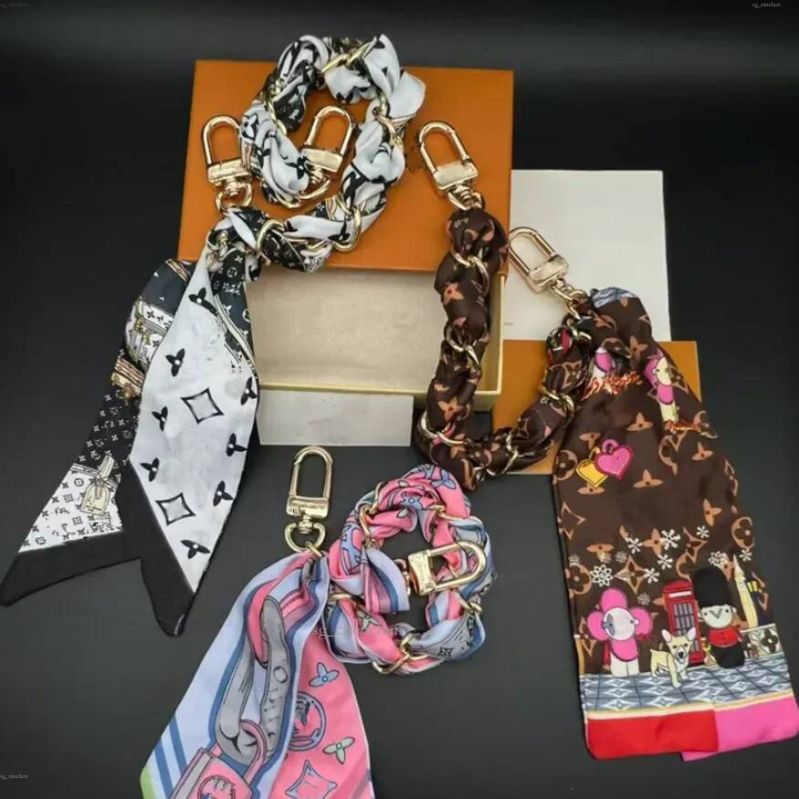 New Brand Popular Designer Keychains Letter Old Flower Silk Scarf Luxury Purse Charm Bag Chain Accessories Gift