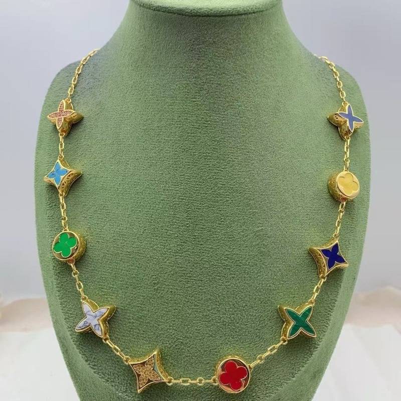 Designer Vintage Luxury Necklace for Men Women 18K Gold Plated Stackable Statement Necklace Enamel Flower Pendant Necklace Daily Party Wear Fashi