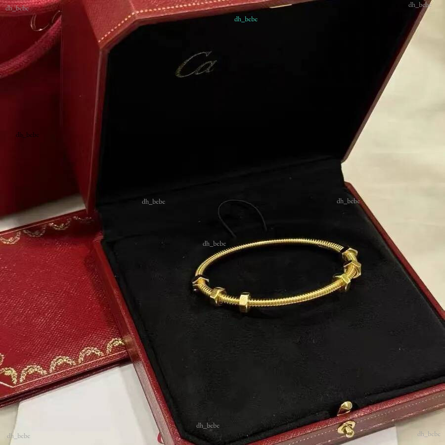 2026Designer Beach pour le luxe Texture à vis Bracelet de style écrou femmes Version sans diamant classique exquis et élégant Bijoux unisexes Pro
