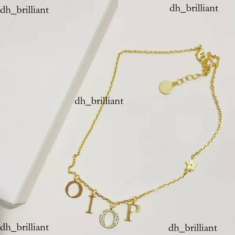 pour femme Diamant Pendentif Collier Femmes Exquis Lettre Simple Brillant Élégant Bijoux Designer Pour Dames Colliers dd028 Chaud