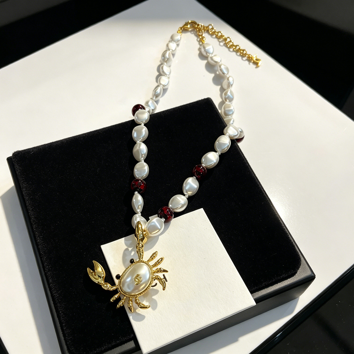 Designer 2026 new gold crab necklace, fashionable, luxurious, high-end, classic, simple, versatile, and suitable for everyday wear; direct from the
