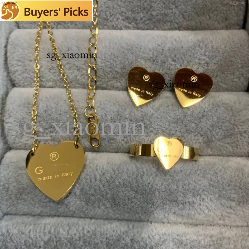 2026Women Top Qualité Designer Boucles d'oreilles Collier Anneaux Simple G Lettre Titane Acier Haute Poli Coeur Amour Pendentif Bijoux De Mode 8A