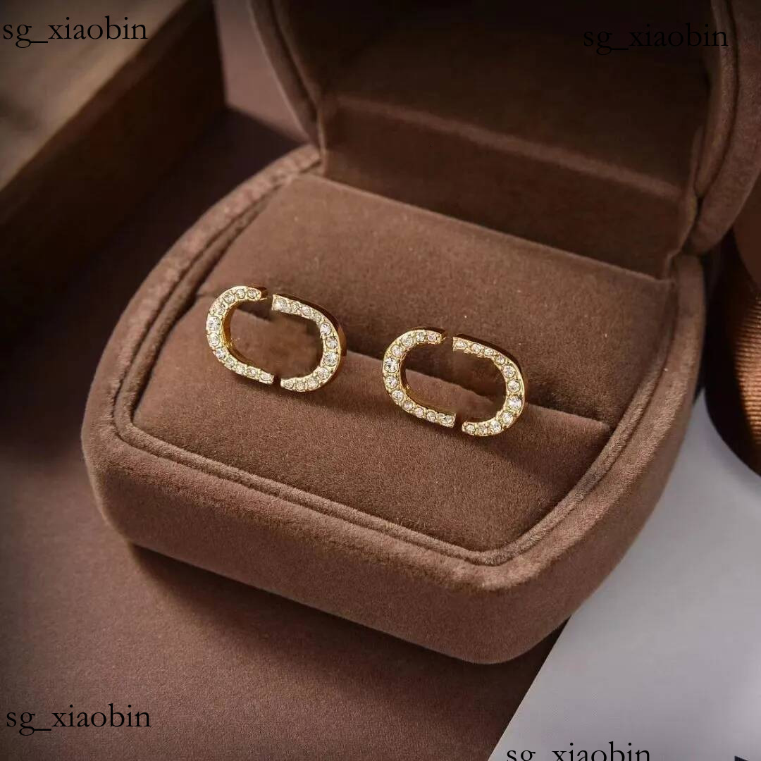 Diamant lettre d'or Lady boucles d'oreilles de créateur en acier inoxydable mode classique tous les bijoux de créateur de match pour la fête de m