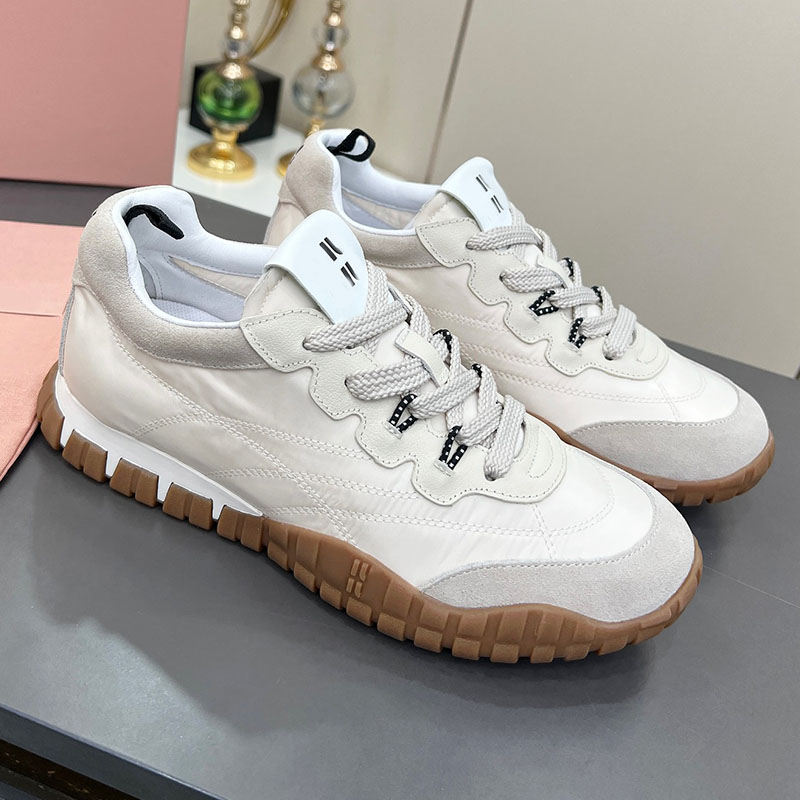 Baskets en daim en tissu technique raffiné pour femmes Fermeture à lacets Fonctionnalité sportive Chaussures décontractées Bande de roulement à m