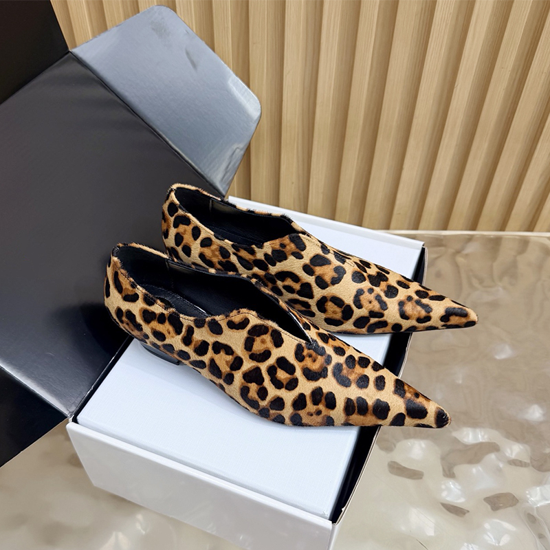 Chaussure unique de sorcière à bouche en V pointue, minimaliste, style de luxe léger, finition brillante, cuir verni, chaussures à talons carrés
