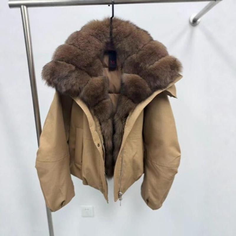 Designer Bestseller High Quality 2026 Winter New Fox Fur Collar Goose Down Short Puffer Coat Women Loose Warm Casual Commuter Down Jacket Outerwe