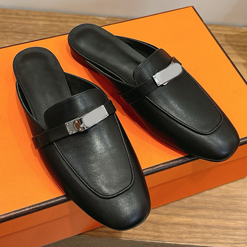 Ciabatte Oz in pelle di capra nera di design italiano Eleganza quotidiana Pelle di stile Pantofole da donna Designer Suola in cuoio nero Sandali mul