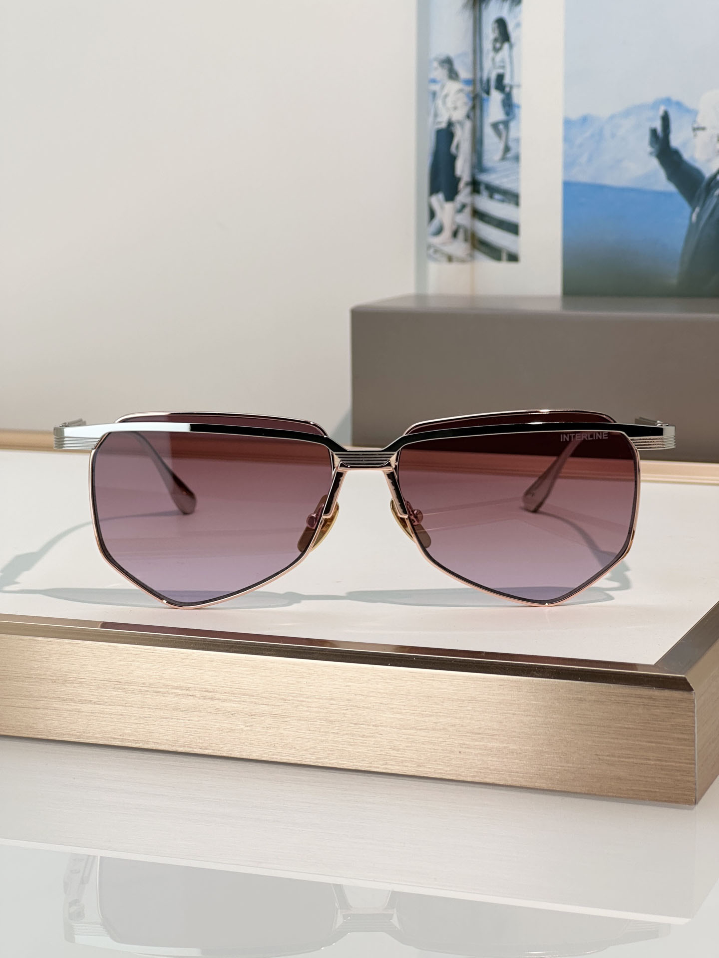Designers de luxe Femmes Lunettes de soleil pour femmes Hommes Lunettes de soleil Hommes Interline DTS194 Designer Style de mode Protège les yeux