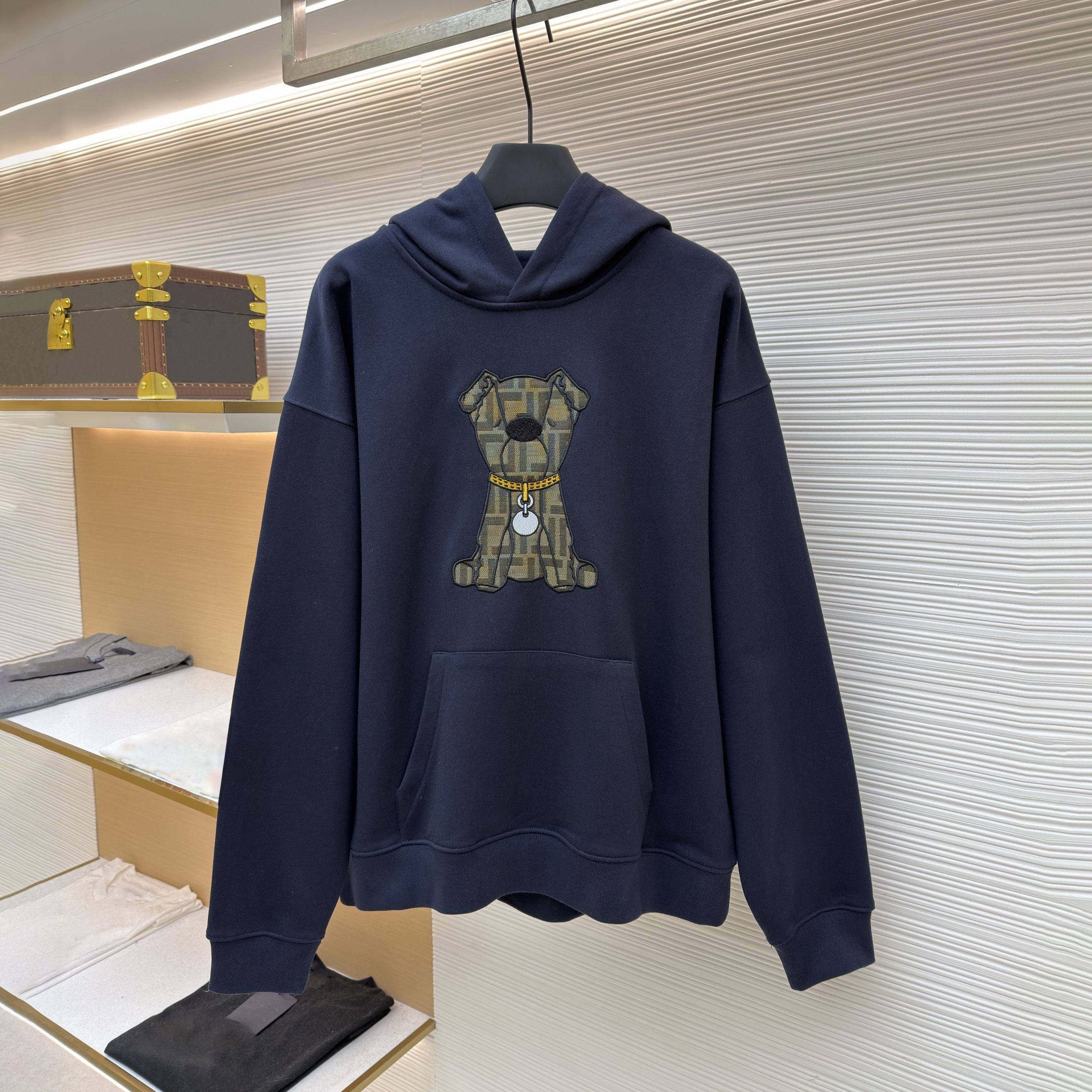 Designer brand high-quality men's clothing with small dog stickers, embroidered logos, men's hoodies, fashionable outfits, hoodies