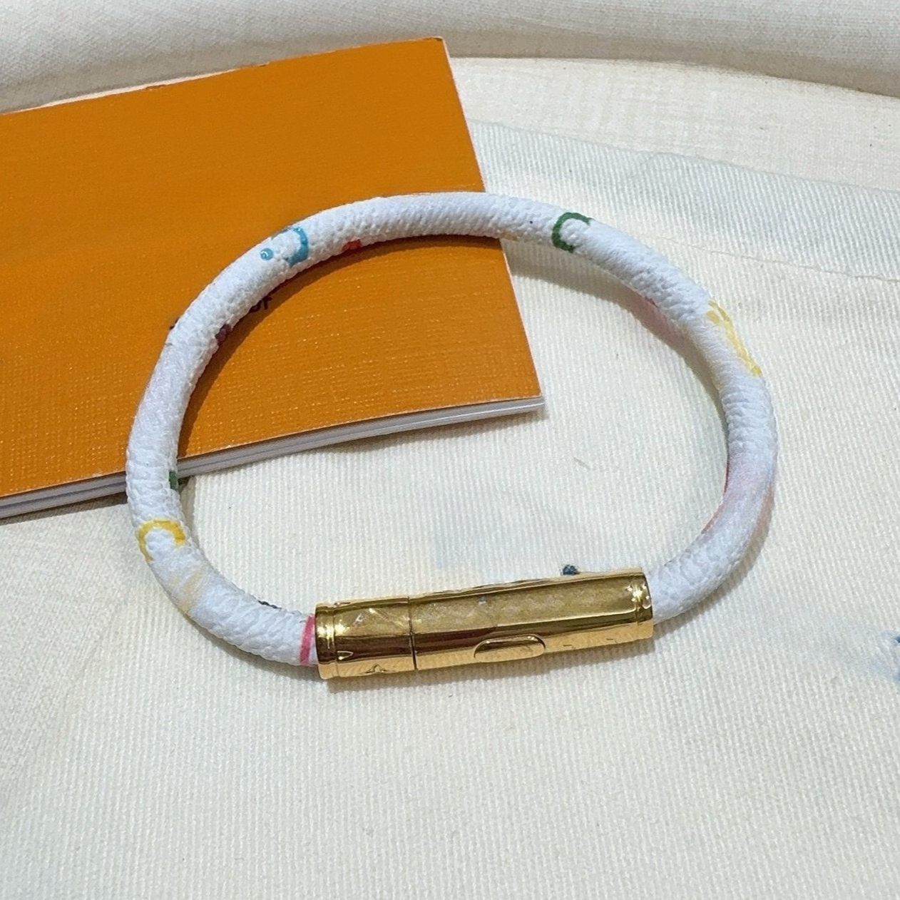 Bracelet en cuir de styliste, bijoux classiques à la mode, plat marron, marque en métal pour hommes et femmes amoureux, bijoux cadeau