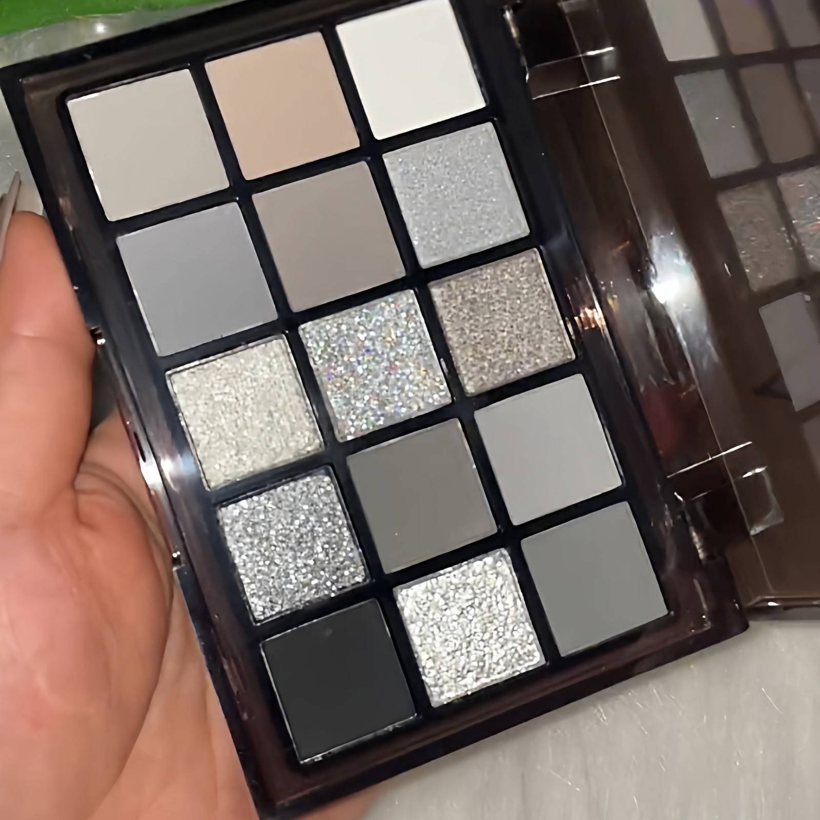 Palette de fard à paupières Smokey noir 15 couleurs style punk maquillage pour les yeux neutre fard à paupières à paillettes nacrées scintillante