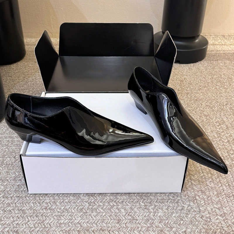 Designers New Pointed Mule Shoes Womens Retro Elegant Loafers Ladie Party Dinner Thick Heeled Leather Shoe Leather Outsole Size 35 41