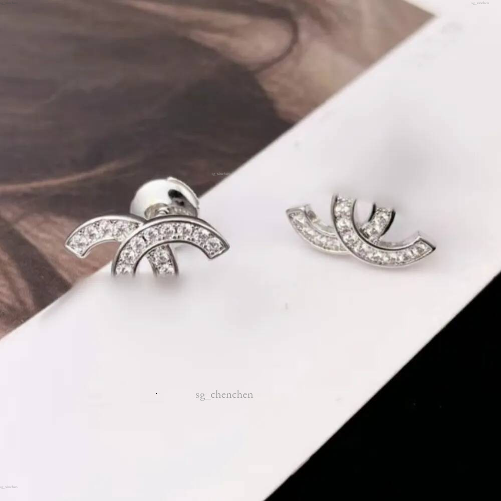 Top Quality Stud Fashion Stud Boucles d'oreilles Femme Designer de luxe Boucle d'oreille Multi Couleurs C Lettre Femmes 18k Diamant Cadeaux de ma