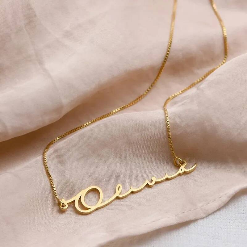 Collier personnalisé avec nom pour femmes, boîte en acier inoxydable plaqué or, chaîne avec lettres cursives, plaque signalétique, bijoux