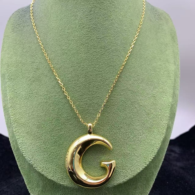 Vintage 18K Gold Plated Necklace for Women Luxury Designer Letter Pendant Necklace Classic Minimalist Statement Necklace Daily Party Wear Fashion