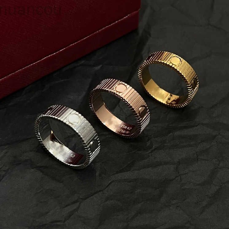 Luxurys Designer Ring for Women Classic Fashion and Exquisite Love Rings Trend Band Simple Personality Style Romantic Jewelry holiday Gift good nice