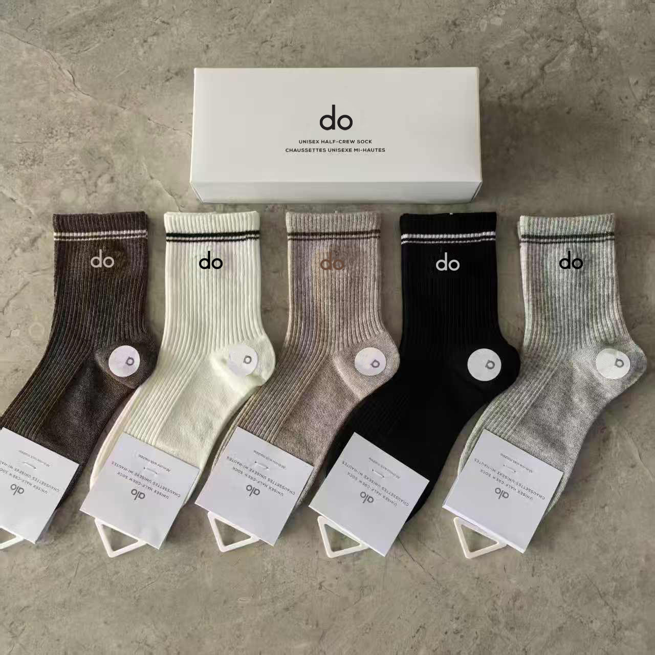 Yoga socks mens and womens running fitness socks Sports socks Breathable color striped socks solid color black, non-slip sports socks designer so