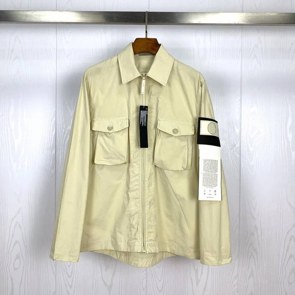 Stones Islens-jas voor heren Crèmekleurige overhemdjas met kraag en ritssluiting, Utility-shacket met borstzakken met klep, Badge op de arm van het