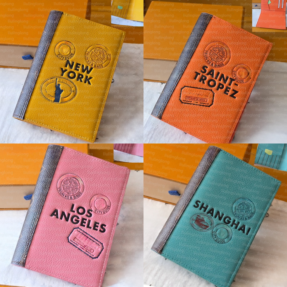 Luxury New York Passport Cover Designer City Guide Collection Passport Women Cowhide Leather Ard Holder Wallet Embossed Stamps Mens Wallet Purse M29