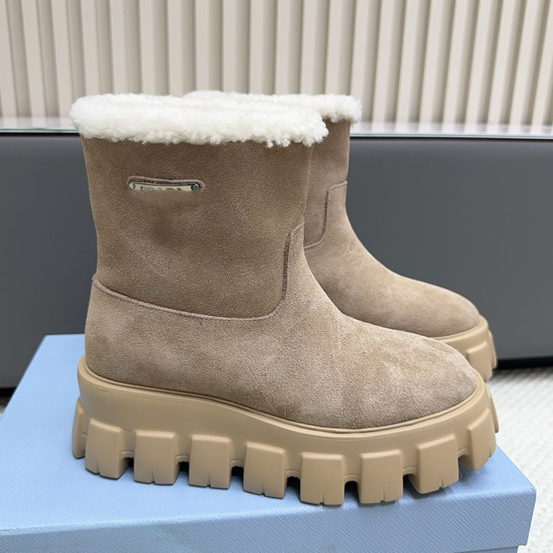 Ladies Snow Boots Womens Calfskin Ankle Boot Designer Fluffy Inner Warm Boots Suede Round Head Boot Metal Sheet Decoration Thick Toothed Rubber Outs