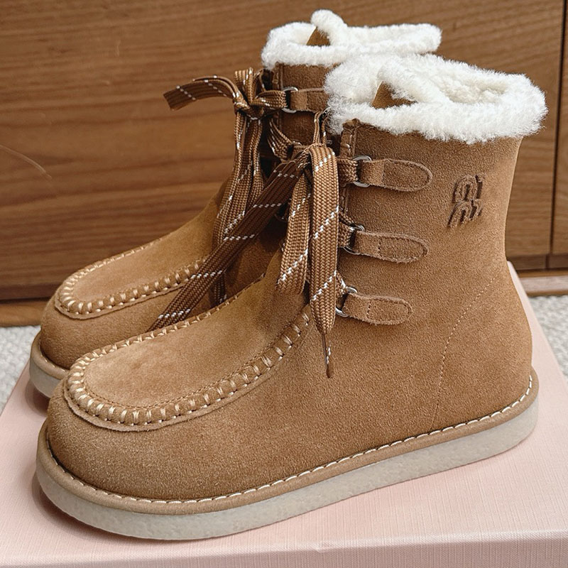 Luxury Suede Booties Designer Womens Mountain World Snow Boots Soft Silhouette Sporty Places Soft Shearing Lining Autumn Winter Fashion Short Boot V