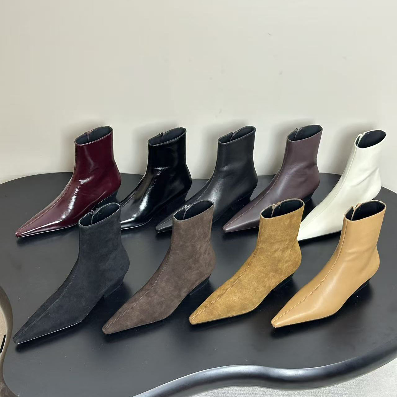 Top quality British style pointed short boots, autumn and winter cowhide, thick heel ankle boots, simple and fashionable, slimming fashion boots