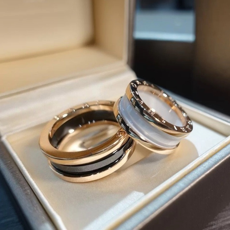 Classic Designer Rings for Men Women Luxury 18K Gold Silver Plated Stainless Steel Rings Minimalist Ceramic Inlaid Couple Wedding Band Rings Fashion