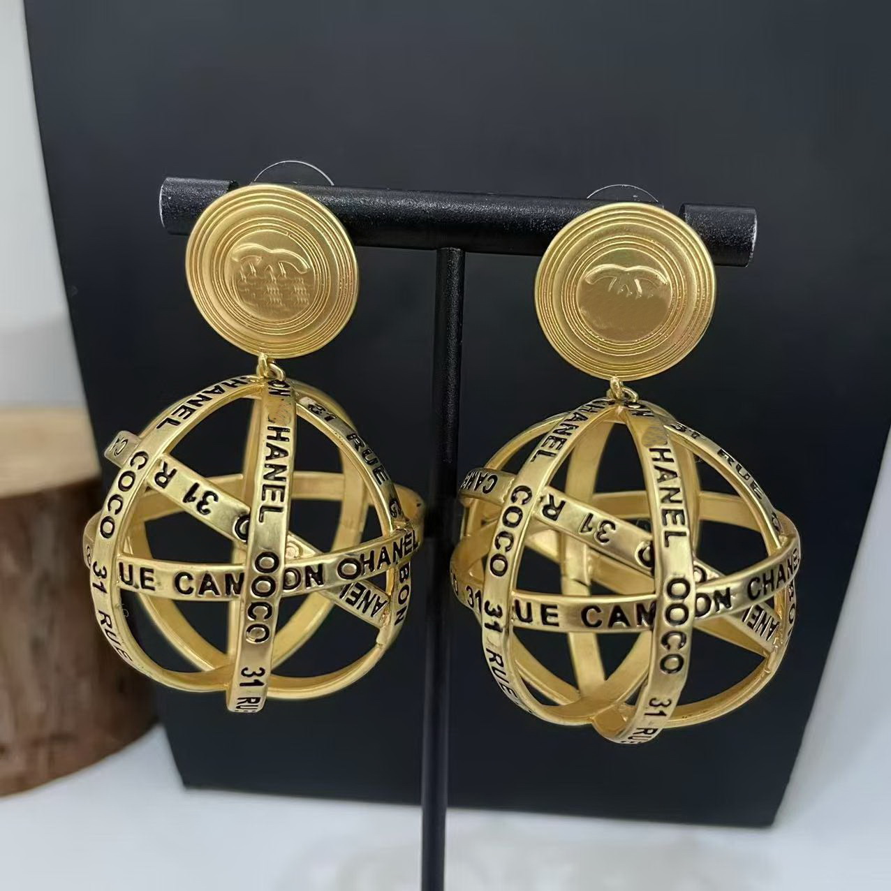 NEW Luxury Vintage Hollow gold ball letters surrounding earrings brass gold plating ear studs brooch Classics Designer etters surrounding earrings J